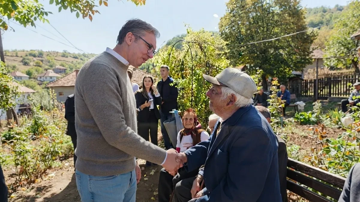 Vučić sa najstarijim meštaninom Donje Kamenice: Prvul Tričković ima 99 godina! (VIDEO)