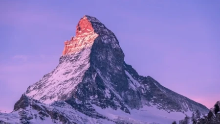 „Ljudi, je l’ ovo moguće?!“ Čuveni ''Toblerone'' vrh osvanuo potpuno drugačiji, fotografije zapalile mreže!