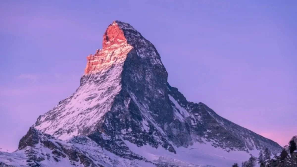 „Ljudi, je l’ ovo moguće?!“ Čuveni ''Toblerone'' vrh osvanuo potpuno drugačiji, fotografije zapalile mreže!