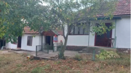 Kuća sa skoro 15 ari placa prodaje se za 15.800 dinara? Oglas iz sela kod Svilajnca privukao pažnju, evo šta se nudi