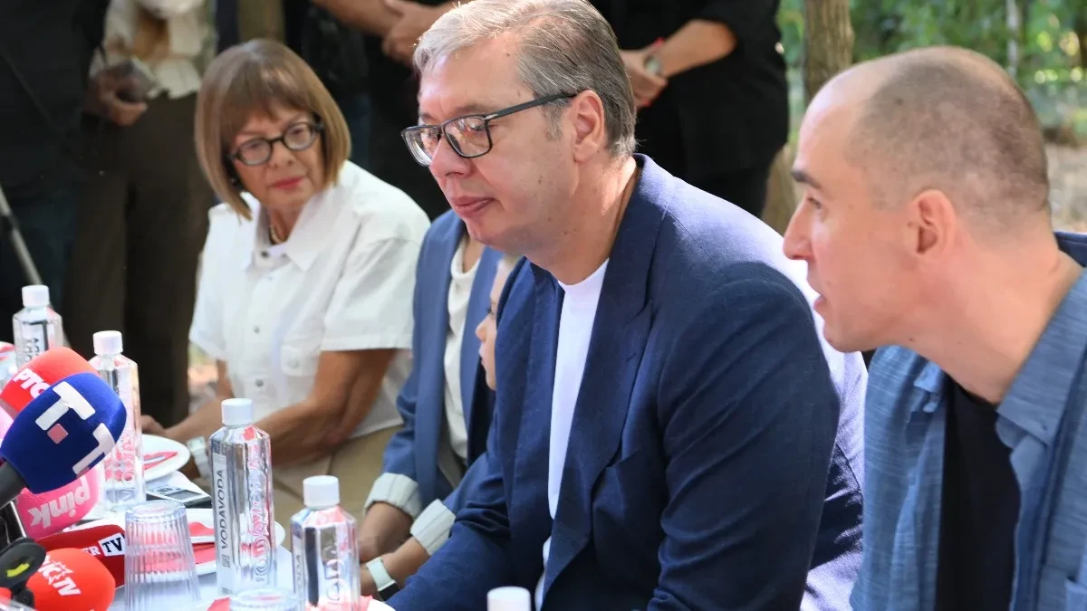 "Brat i ja do moje 12, njegove 10, kao pas i mačka" Vučić sa porodicom Ćupić: Neki su pokušali da nam razore i podele porodice, ovo što imate je najveće blago