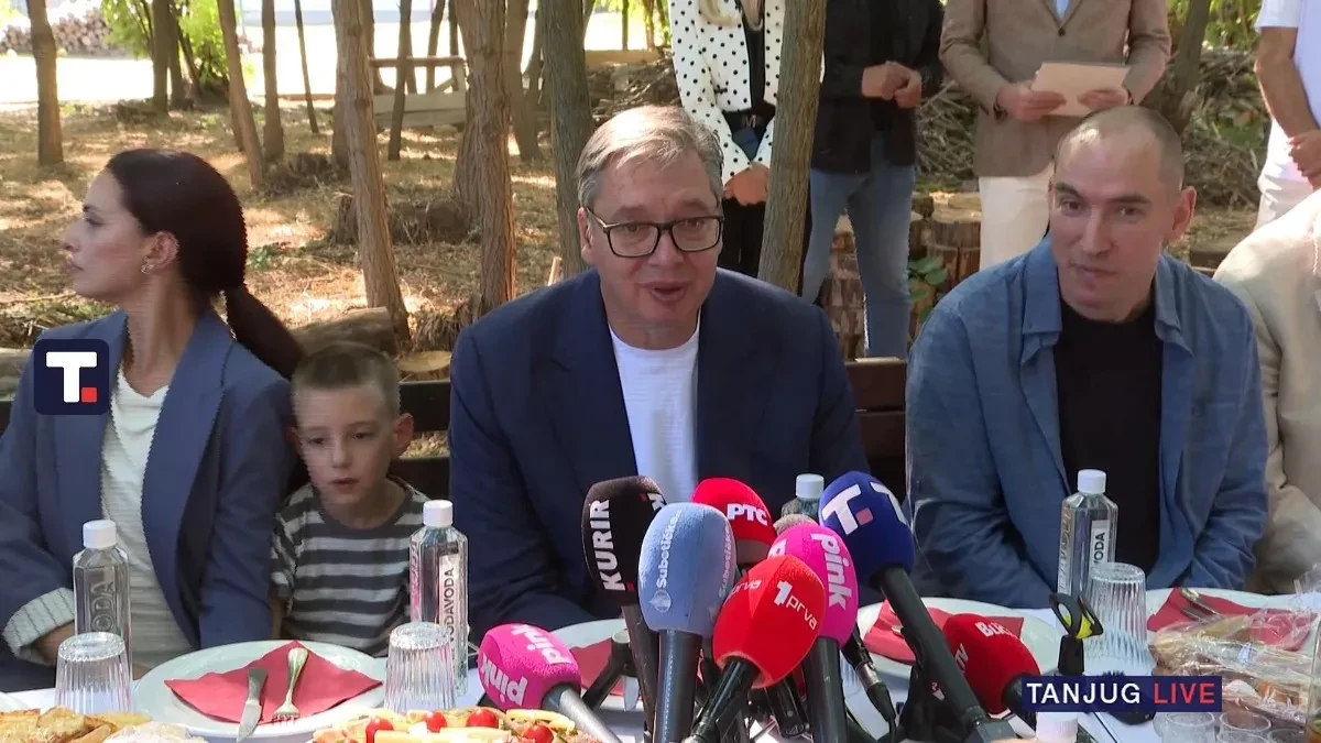 Vučić na Paliću: Mi da ih napadamo nećemo, neka se skupljaju koliko hoće (FOTO/VIDEO)