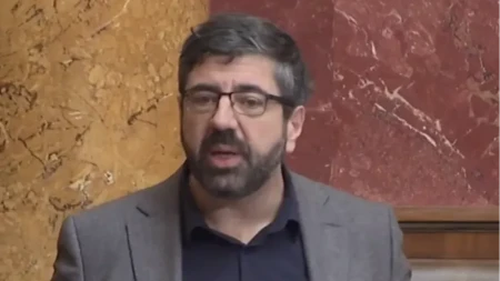 Lazović "gasi" samo po Skupštini (VIDEO)