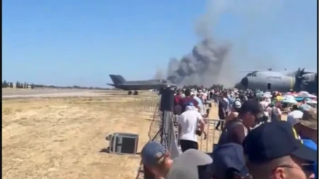 „Sudbina pilota nije poznata“: Grčki borbeni avion pao pred publikom, buknuo veliki požar (VIDEO)