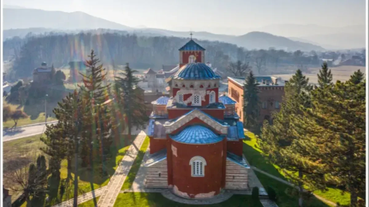 Fotografije najlepših srpskih manastira kakve do sada niste videli: Izložba "Sa izvora duhovnosti" Gorana Sivačkog u Gračanici (FOTO/VIDEO)