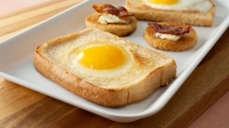 Tost sa jajem u sredini: Brz i ukusan recept, a izgleda profesionalno