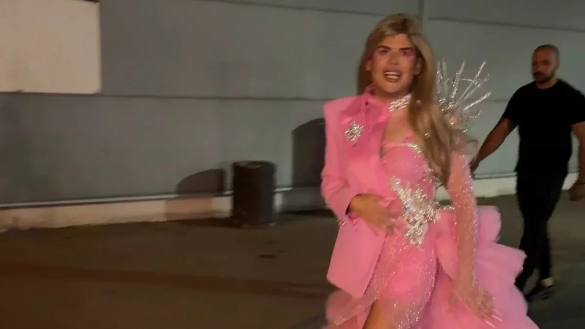 "Menjam pol i biću žena" Svi gledaju samo u stajling Uroša Stanića: Duga kosa i roze haljina, papreno je platio (VIDEO)