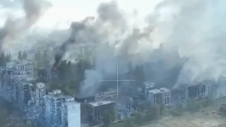 Krenulo je totalno razaranje, zgrade nestaju u dimu: Apokaliptični prizori ukrajinskog grada, padaju strašne bombe (VIDEO)