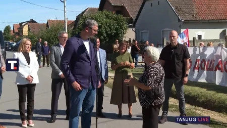 "Žene su uvek odgovornije i racionalnije" Vučić obilazi Zapadnobački okrug, predsednik razgovara sa narodom