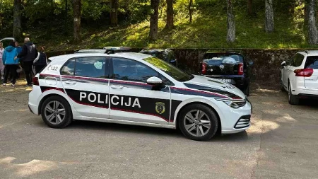 Jezive posledice nesreće kod Cazina: Vozio pijan, pa pokosio troje dece,  svima amputirana desna noga 