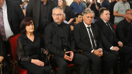 Porodica Ratka Mladića apelovala na sve ljude koji dolaze na sahranu: Ne kupujte vence za generala, taj novac uplatite za bolesnu decu