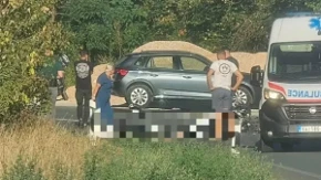 Teška saobraćajka kod Čačka: Motociklista oboren, jedna osoba bez svesti, saobraćaj blokiran