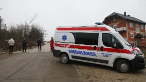 Vozaču pozlilo za volanom, „niva“ sletela s puta: Policija i Hitna pomoć pešačili kilometar do njega