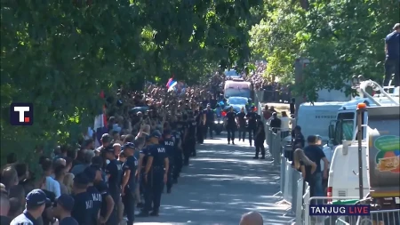 "Položio je život za odbranu i opstanak svoga roda" Građani aplauzom dočekali generala na Topčiderskom groblju
