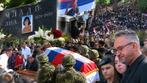 Sahranjen Ratko Mladić! Suza suzu stiže zbog reči sina: Putuj komandante, nama ostaje da se ponosimo tobom