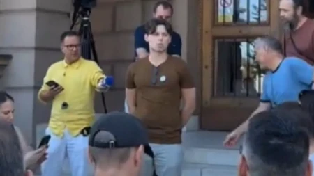 Srpski narod sahranjuje besmrtnog heroja Ratka Mladića, a blokaderi sa Univerziteta u Nišu slave pobedu nad Srbima(?!)