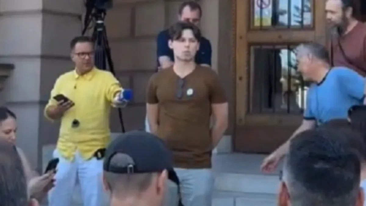 Srpski narod sahranjuje besmrtnog heroja Ratka Mladića, a blokaderi sa Univerziteta u Nišu slave pobedu nad Srbima(?!)