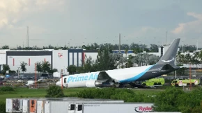 Avion "Amazona" izleteo sa piste i udario u vozila u Majamiju!