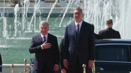 Lider Uzbekistana došao kod predsednika Vučića: Svečani doček ispred Palate Srbija (VIDEO)
