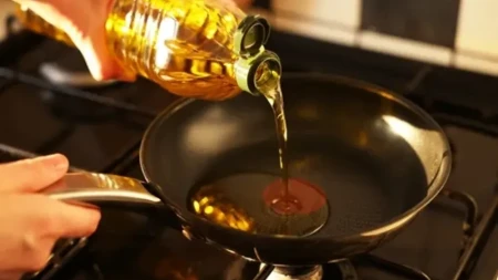Mnogi misle da je za jednokratnu upotrebu: Ne bacajte ulje posle prvog prženja, evo koliko ga puta još možete iskoristiti