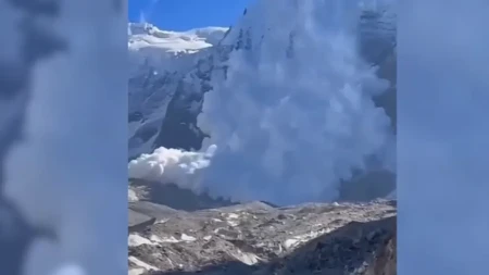 Elitna ruska jedinica nestala pod lavinom?! Broj mrtvih raste, petoro još traže pod snegom (VIDEO)