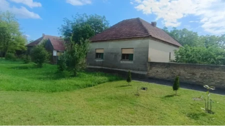 Porodična kuća u Vojvodini za 22.000 evra, a uz nju ide ogroman plac: Na imanju vas čeka još jedna kućica
