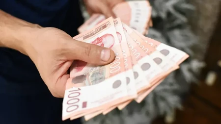Novac ne leže svima u istu banku - postoje dva načina isplate 6.000 dinara