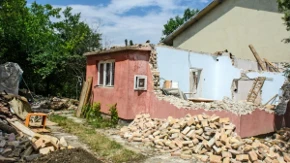 Ne bacajte materijal kada rušite staru kuću - od vrata i prozora do cigle i drveta može da se zaradi
