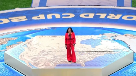 Gola slavi rođendan: Zvezda se skinula u čast jubileja, slikama zapalila planetu!