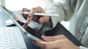 Bez papirnih potvrda i odlazaka na šalter - uvodi se novi sistem naplata državne takse 