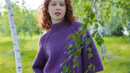 Zaboravite na klasičan džemper: Ovaj pleteni komad osvaja jesen, a uz obične farmerke izgleda neverovatno šik