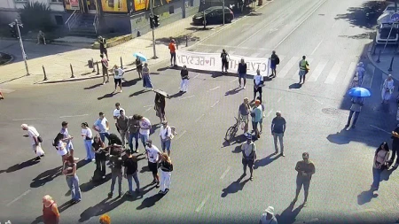 Dve godine blokada, „430.000 potpisa” i „100.000 kontrolora“, a sada slave 50.000 pratilaca: Blokaderska parada apsurda pred izbore