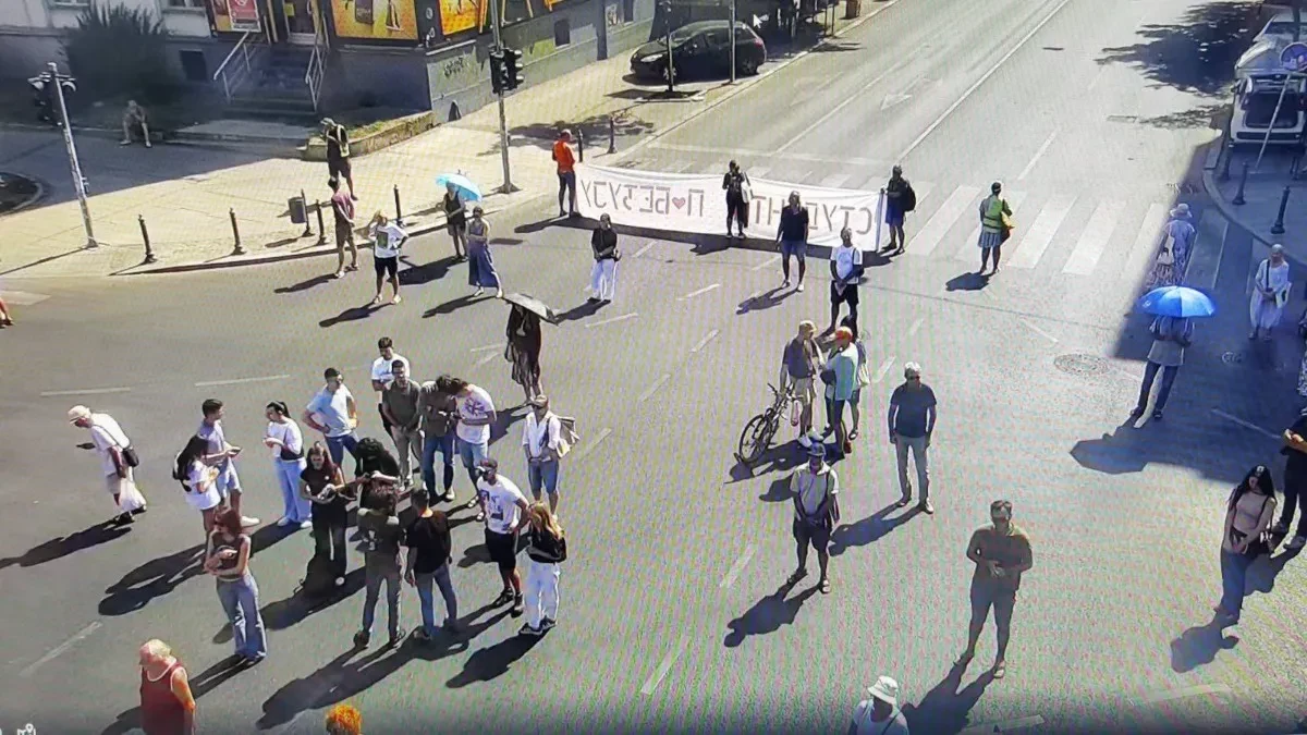 Dve godine blokada, „430.000 potpisa” i „100.000 kontrolora“, a sada slave 50.000 pratilaca: Blokaderska parada apsurda pred izbore
