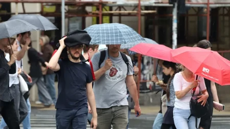 Iz leta pravo u jesen: Temperatura pada za 10 stepeni, evo kada stižu kiša i zahlađenje