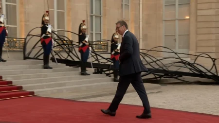 Srdačan doček u Jelisejskoj palati: Vučić stigao kod Makrona, večeras sa svetskim liderima (FOTO)