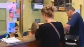 Narode, pogledajte Srbiju iz vremena Šoškića: Dinar tone, plate vrede sve manje, građani očajni zbog pada standarda (VIDEO)