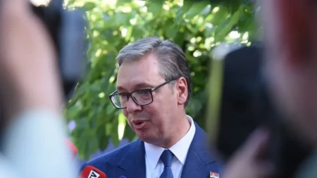 Važno obraćanje Vučića iz Pariza: Predsednik se javlja posle večere kod Makrona