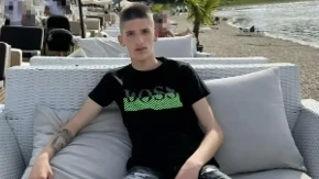 Uleteo u lokal sa repetiranim pištoljem da prenese „pozdrav sa Vračara!“ Uhapšen begunac sa poternice za ubistvo u Kumodražu