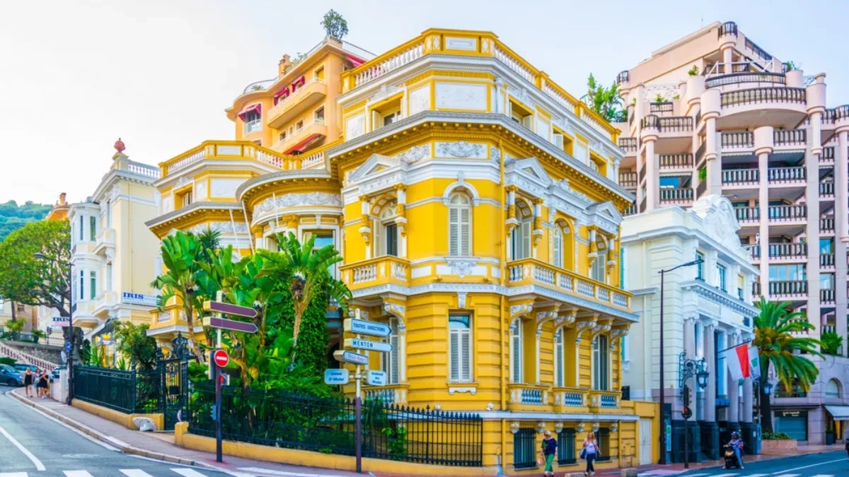 Ovo je najbogatije romsko selo: Svaka kuća je palata, a od količine kiča zaboleće vas oči