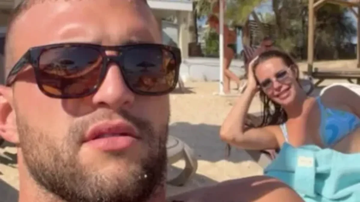Veljko pokazao Bogdanu bez šminke i filtera! Cecina snajka se skinula u kupaći, a evo kako uživaju na Kipru